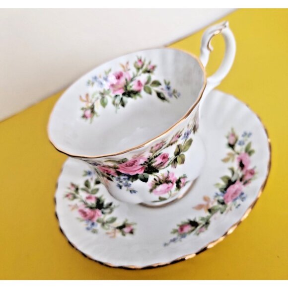 Royal Albert Moss Rose Fine bone china Tea cup & Saucer 1960's - Picture 6 of 11